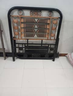 Iron single bed with mettress 2 year used