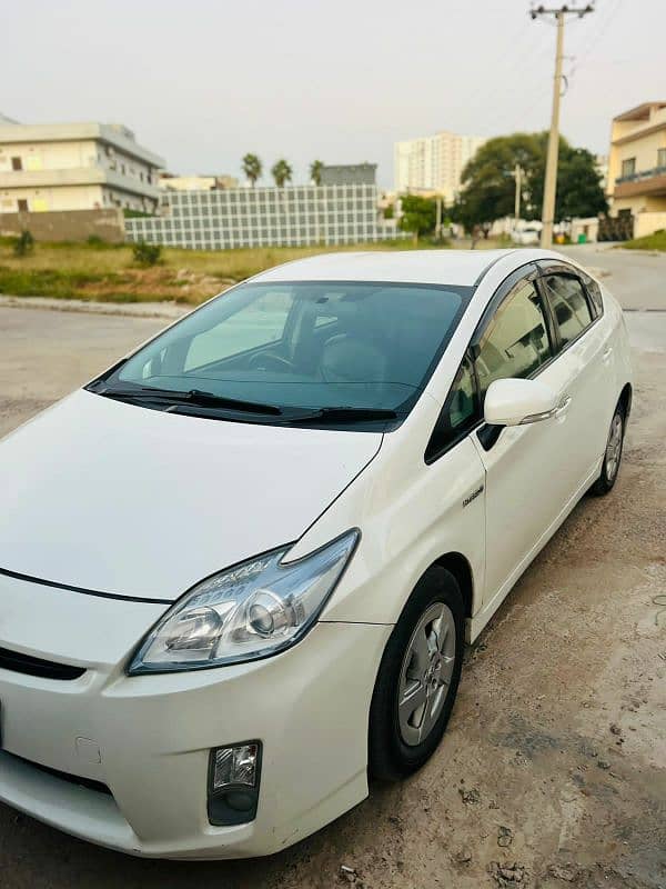 Toyota Prius 2011 1