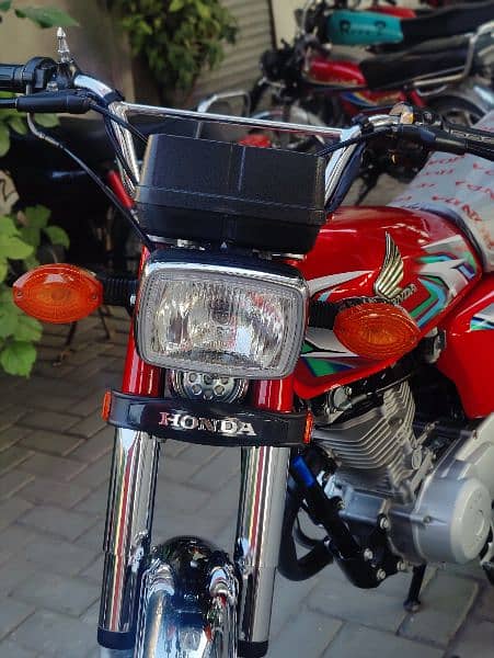 Brand New condition Honda CG 125 1