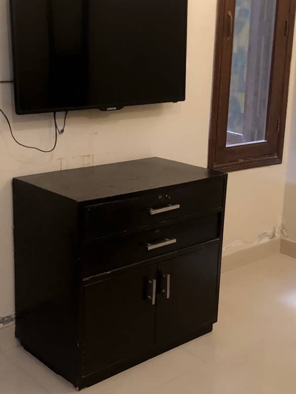 Vanity/Cupboard with drawers 0