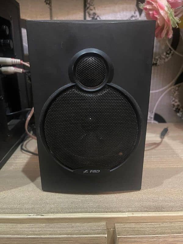 F&D F521 2.1 Channel Multimedia Speaker with 2 Subwoofers 4