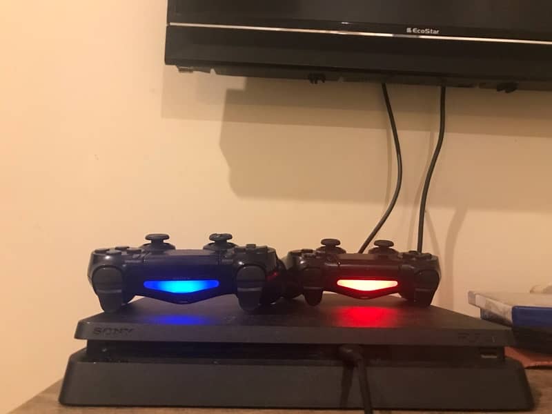 Ps4  Slim 3 games and 3 controller 0