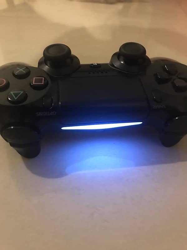 Ps4  Slim 3 games and 3 controller 1