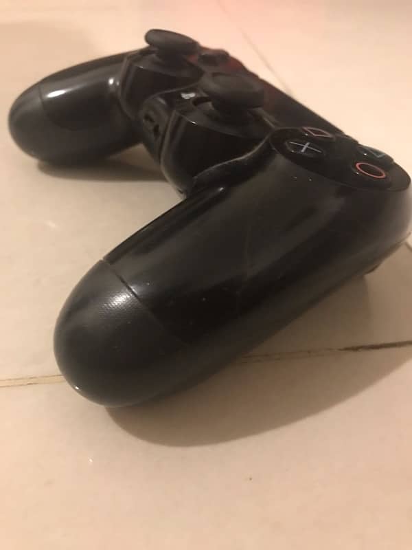 Ps4  Slim 3 games and 3 controller 4