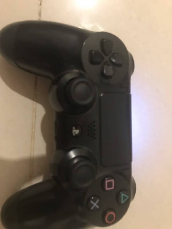 Ps4  Slim 3 games and 3 controller 6