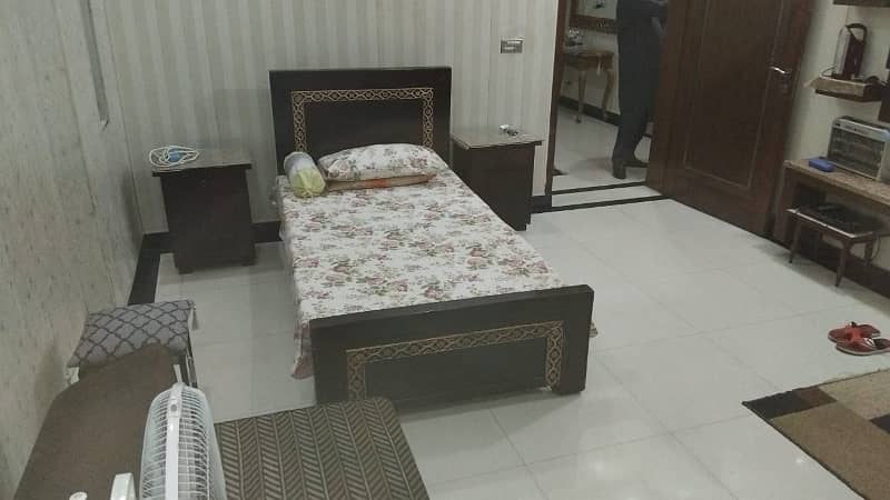 10 Marla Used House For Sale In Bahria Town - Block DD Bahria Town Canal Road Lahore 5