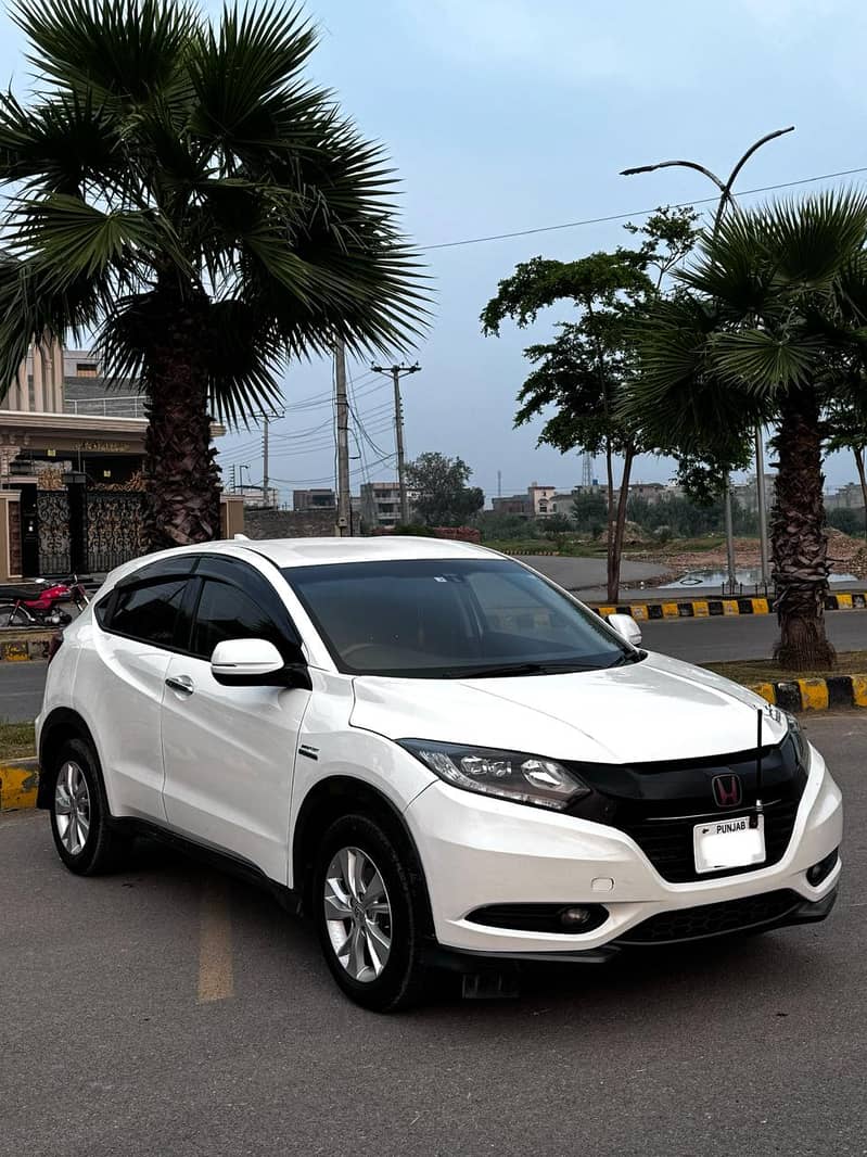 Honda /Honda Vezel 2014-18 Hybrid White. . . 0