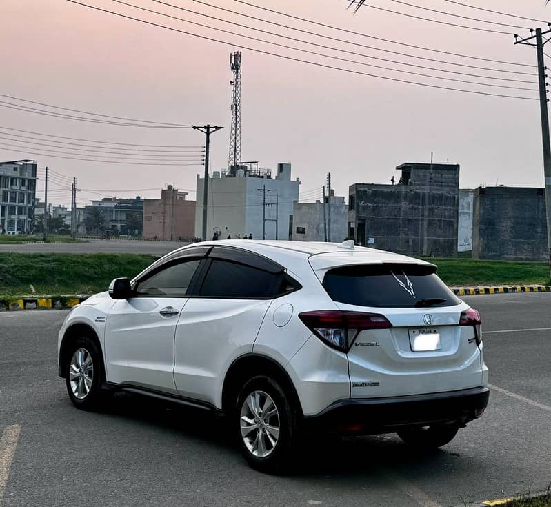 Honda /Honda Vezel 2014-18 Hybrid White. . . 1