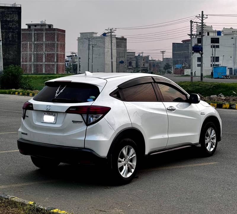 Honda /Honda Vezel 2014-18 Hybrid White. . . 3