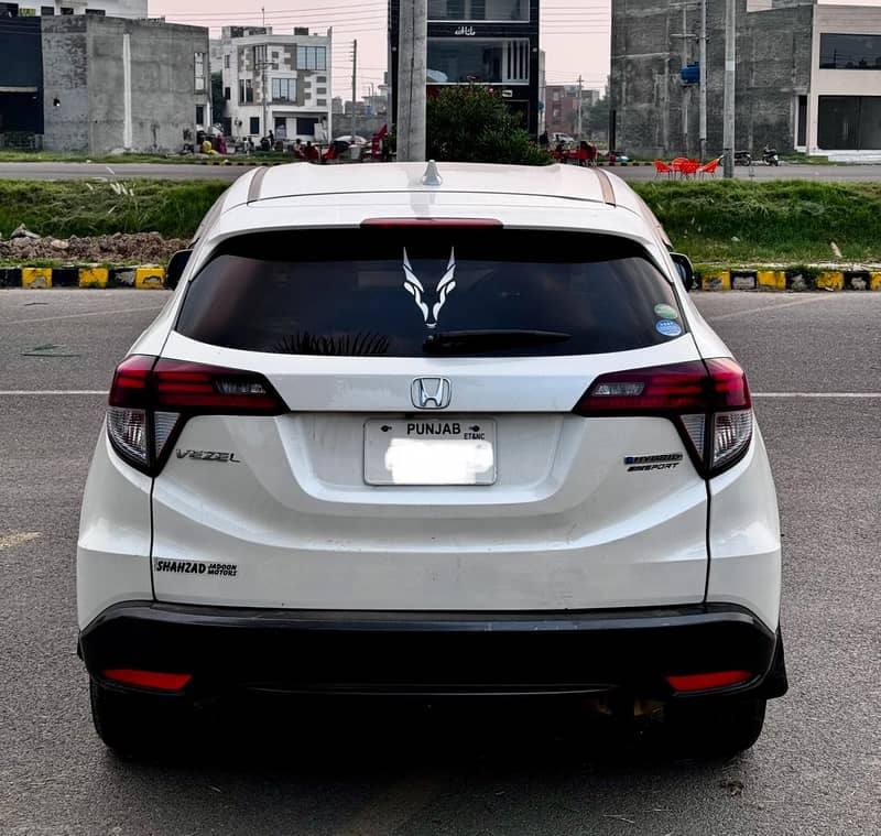 Honda /Honda Vezel 2014-18 Hybrid White. . . 4