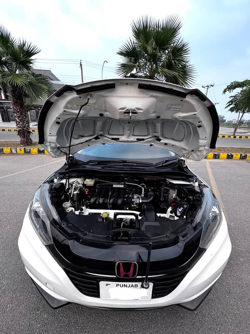 Honda /Honda Vezel 2014-18 Hybrid White. . . 10