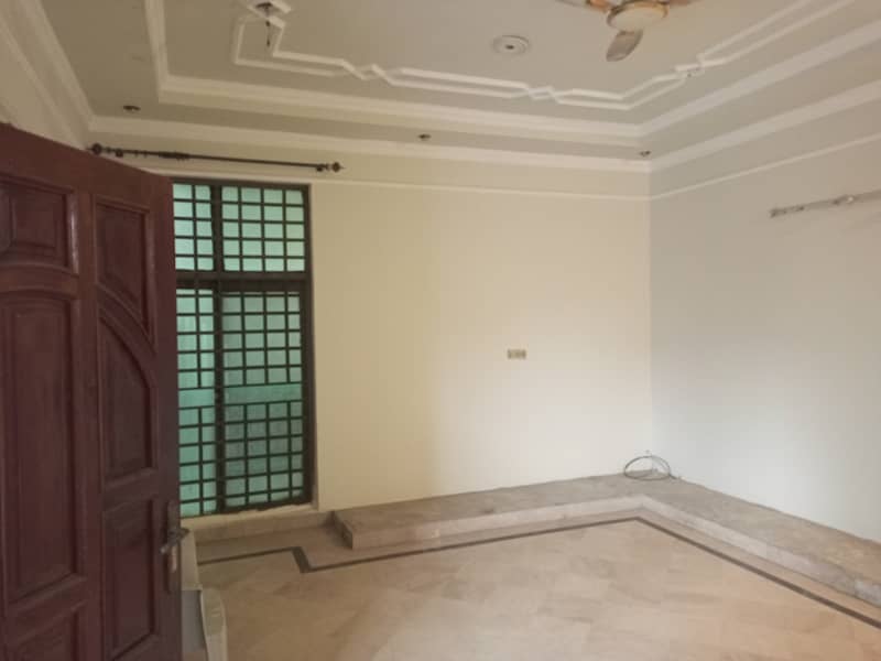 1 KANAL UPPER PORTION (3 BED 2 BATH, TV LOUNGE, KITCHEN, TERRACE, ROOF) FOR RENT IN BLOCK B, REVENUE SOCIETY, LAHORE, NEAR UMT UNIVERSTY 3