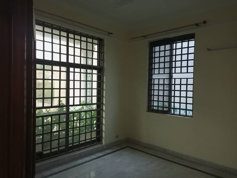 1 KANAL UPPER PORTION (3 BED 2 BATH, TV LOUNGE, KITCHEN, TERRACE, ROOF) FOR RENT IN BLOCK B, REVENUE SOCIETY, LAHORE, NEAR UMT UNIVERSTY 8