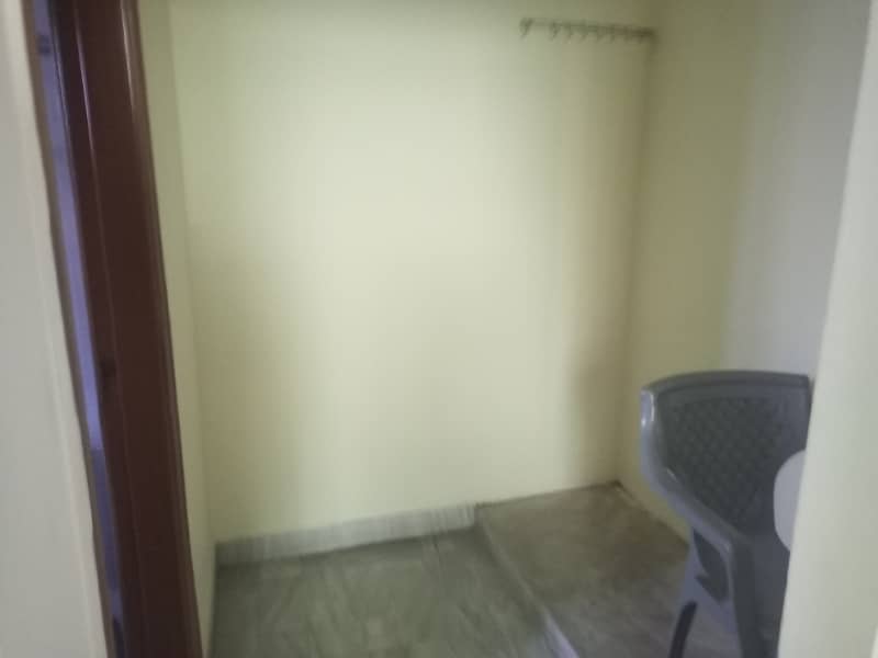 1 KANAL UPPER PORTION (3 BED 2 BATH, TV LOUNGE, KITCHEN, TERRACE, ROOF) FOR RENT IN BLOCK B, REVENUE SOCIETY, LAHORE, NEAR UMT UNIVERSTY 9