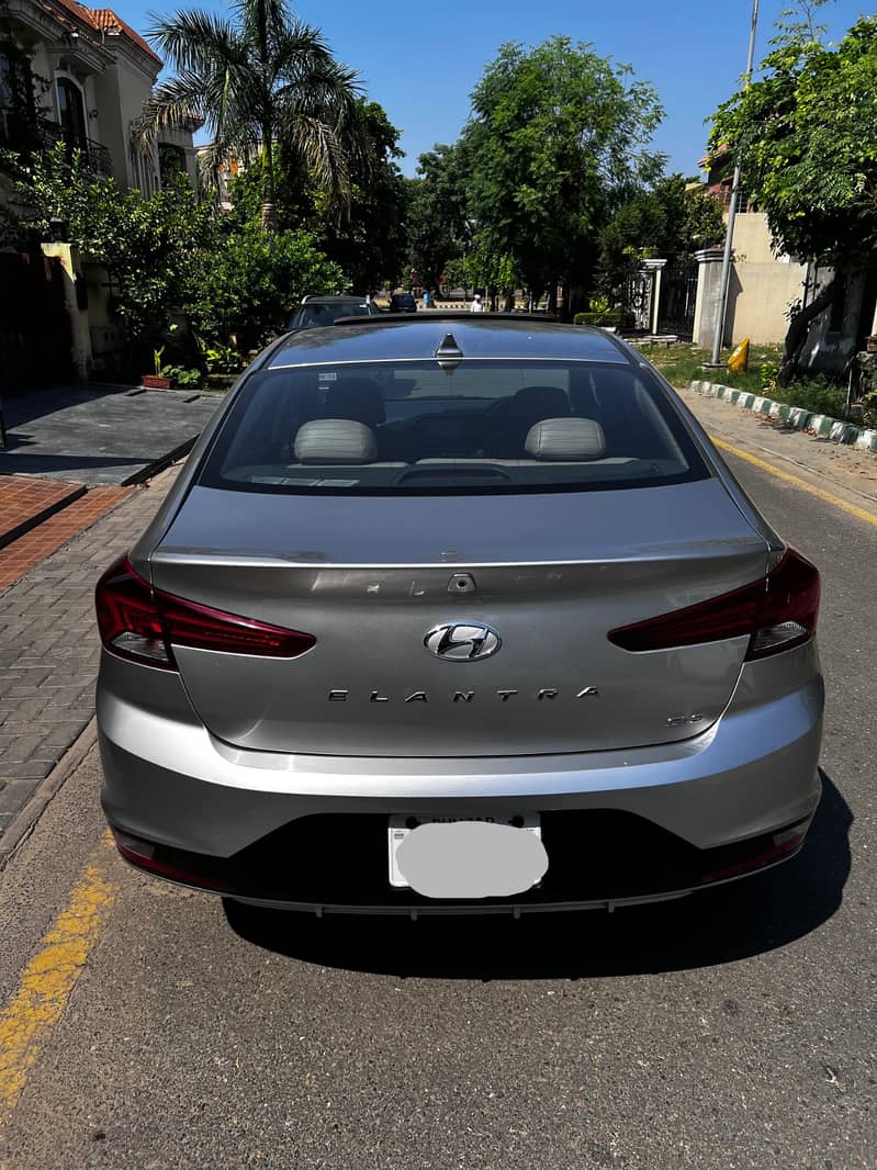 Hyundai Elantra GLS 2023 8