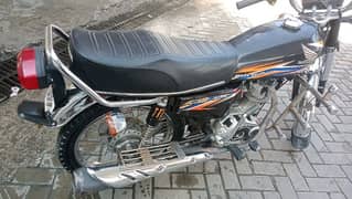 Honda 125 Engine 10/10 Black colour LHR no For sale .