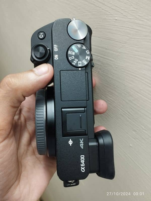 Sony a6400 body only just like new 5