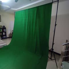 Professional full size green screen + metal stands (price negotiable)