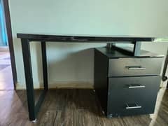 New Condition Stylish Modern Office Table/Study Table  for Sale