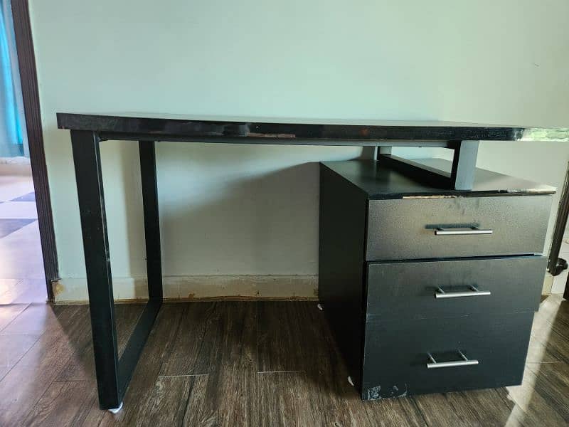 New Condition Stylish Modern Office Table/Study Table  for Sale 0