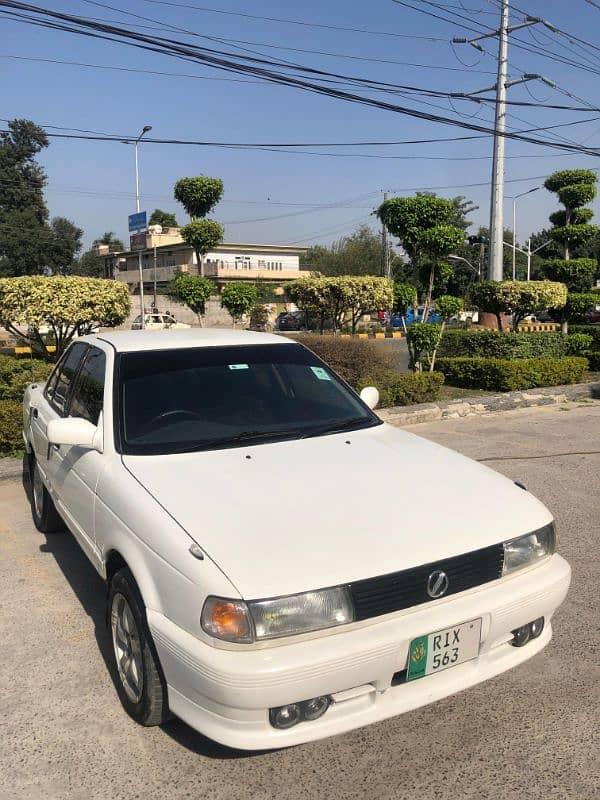 Nissan Sunny 1990 3