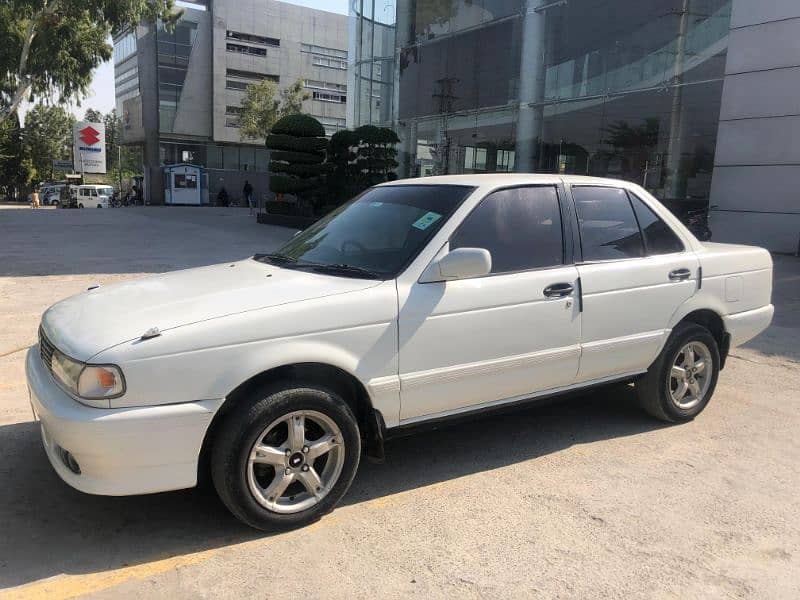 Nissan Sunny 1990 9