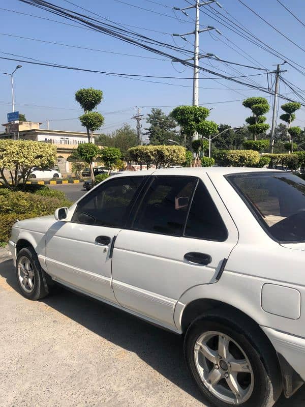 Nissan Sunny 1990 15