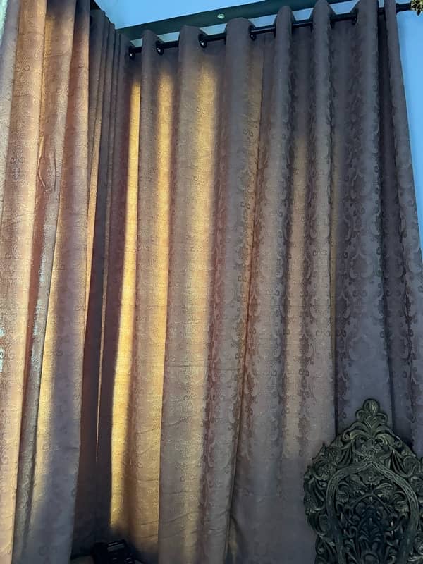 curtains hain 10/10 condition hain new hain bilkul 0