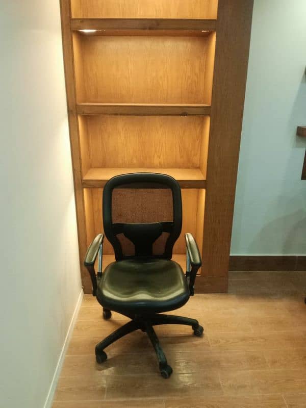 office furniture for sale in immaculate Condition 8