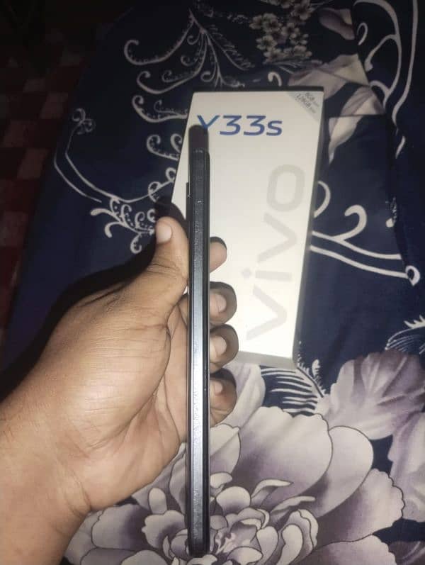 Vivo Y33s 8gb/128gb with Box 2