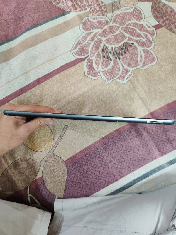 ipad 8 gen (32GB) 3