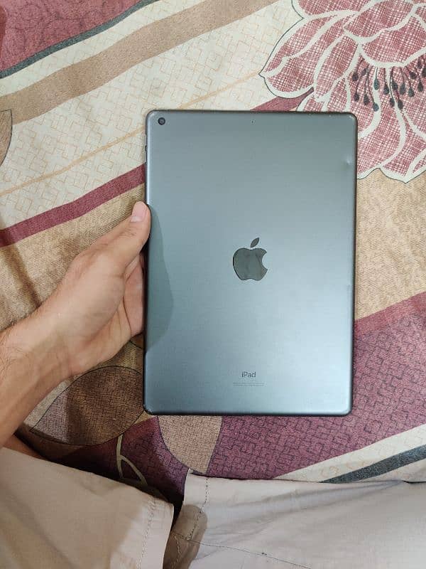 ipad 8 gen (32GB) 4