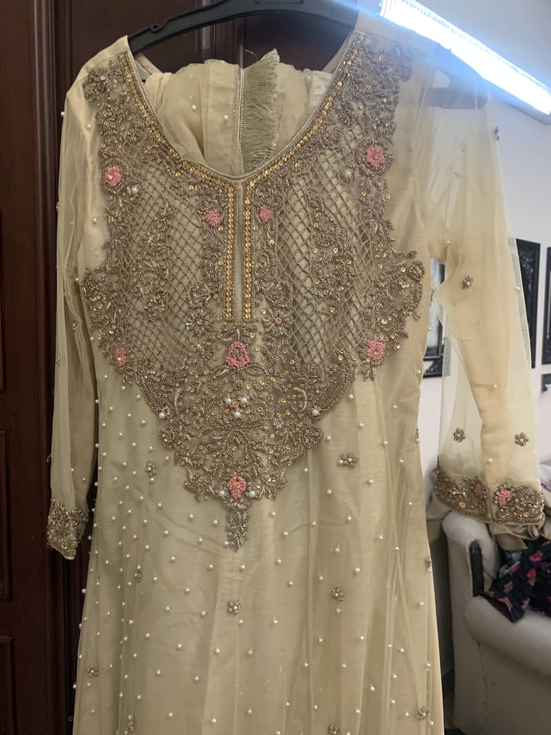 Beautiful pre owned nikkah dress. Worn only once 0