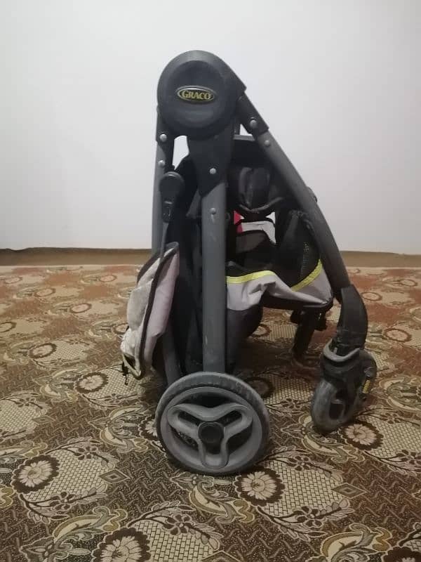 Graco Pram / Walker in Good Condition 7