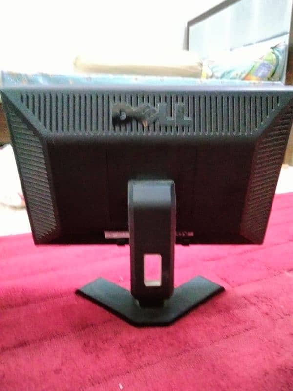 Dell monitor with detachable stand 1