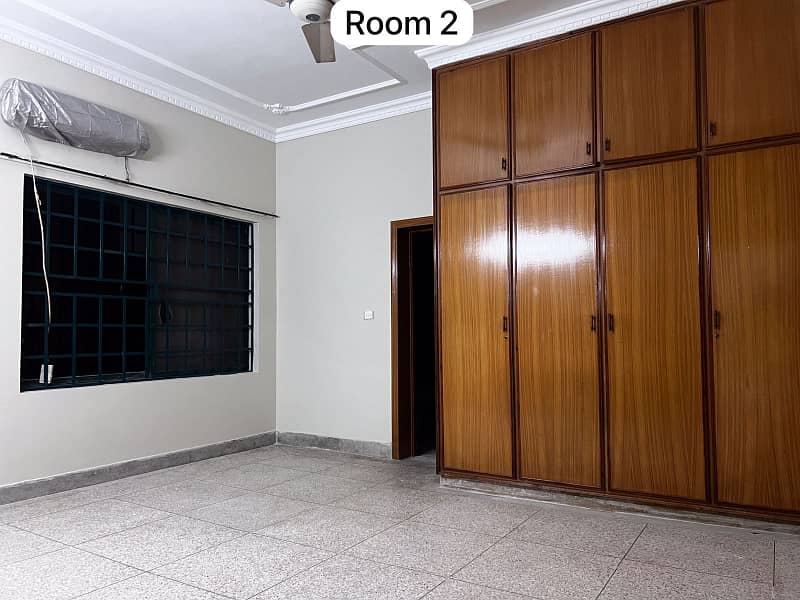 1 kanal lower portion for family and office at the prime location of Johar Town 3