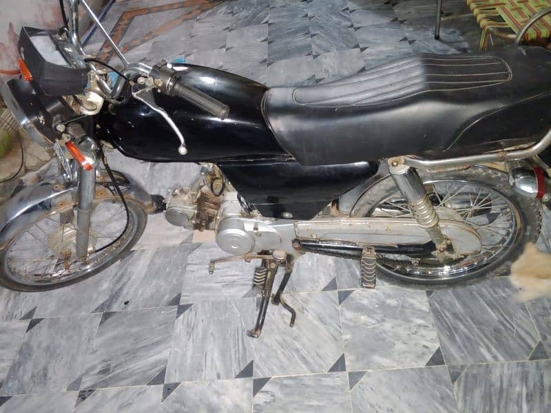 Hero baike for sale nbr py ya watsup py rabta kry . 03492623427 4