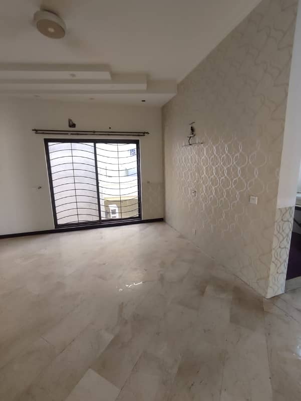 1 Kanal Lower portion available for rent Wapda Town ph1 block h3 5