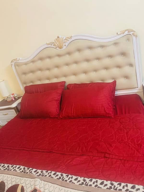 white color wooden bedset 3