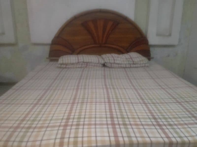 bed bahut acchi condition mein hai per second hand hai 03156514601 0