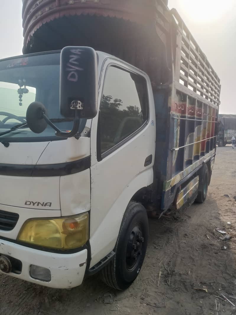 Toyota Dyna oregnil Fram Punjab regesdar 2