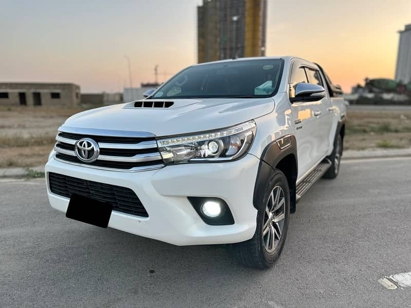 TOYOTA HILUX REVO V 3.0L 2017 IN FULL ORIGINAL CONDITION 3