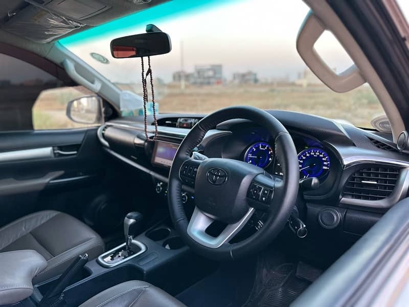 TOYOTA HILUX REVO V 3.0L 2017 IN FULL ORIGINAL CONDITION 4