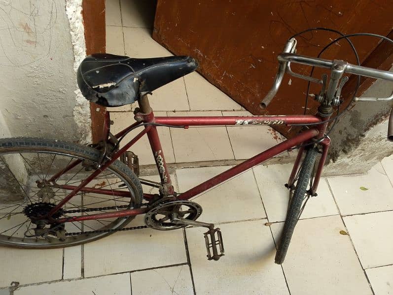 race cycle in good condition 1