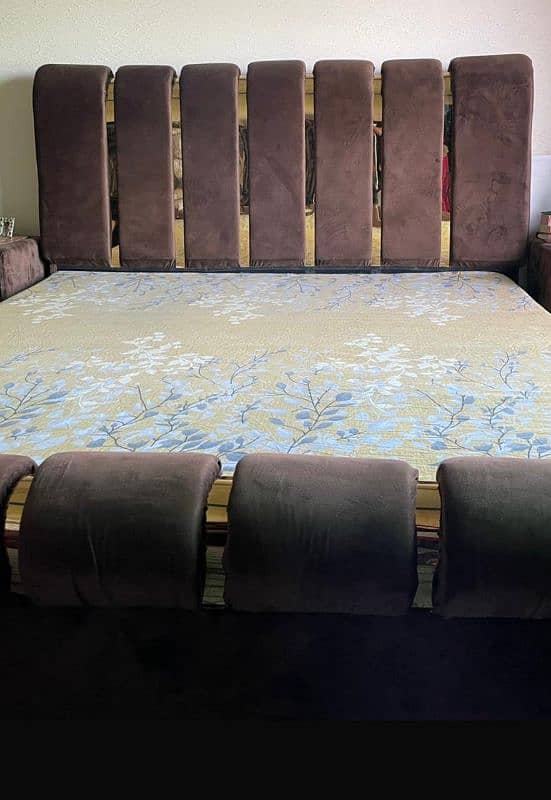 Wooden bed set 0