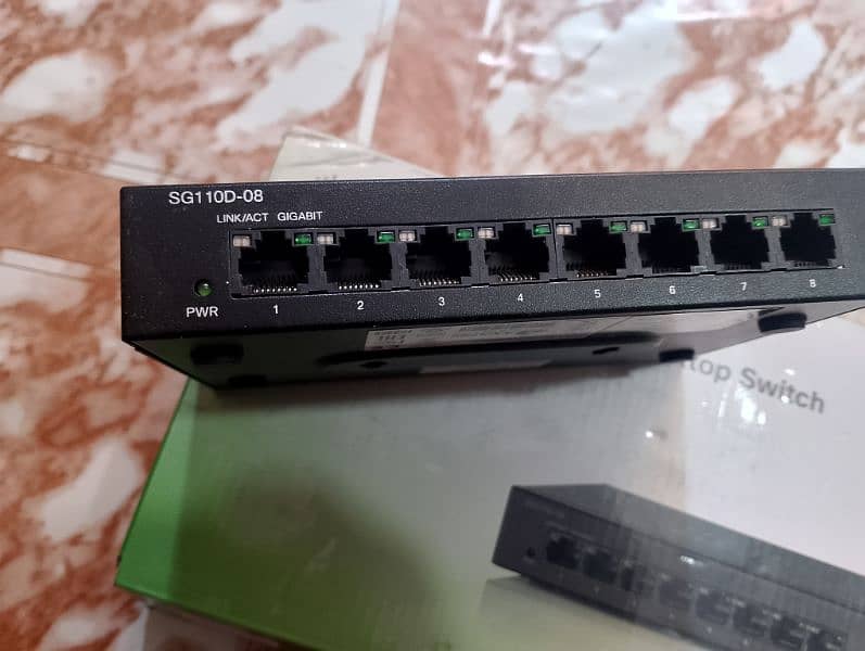 Cisco SG110D-08 8 Port Gigabit Desktop Switch 1