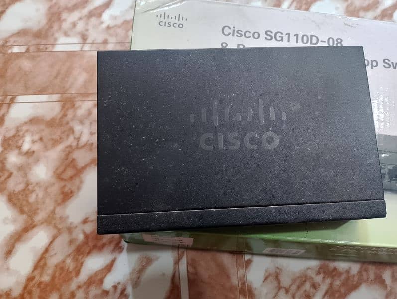 Cisco SG110D-08 8 Port Gigabit Desktop Switch 2