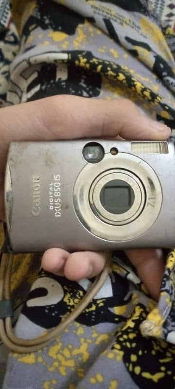 Canon camera for parts. 4