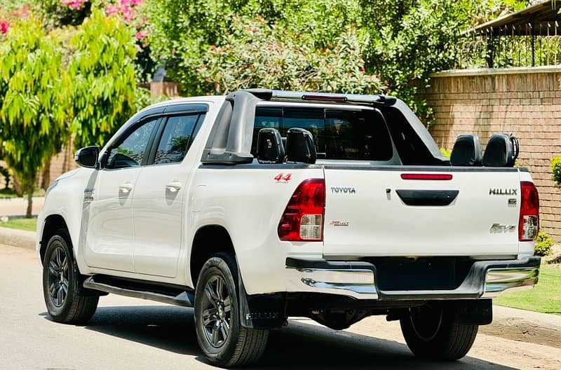 Toyota Hilux revo G Automatic 4X4 2021 new shape 2