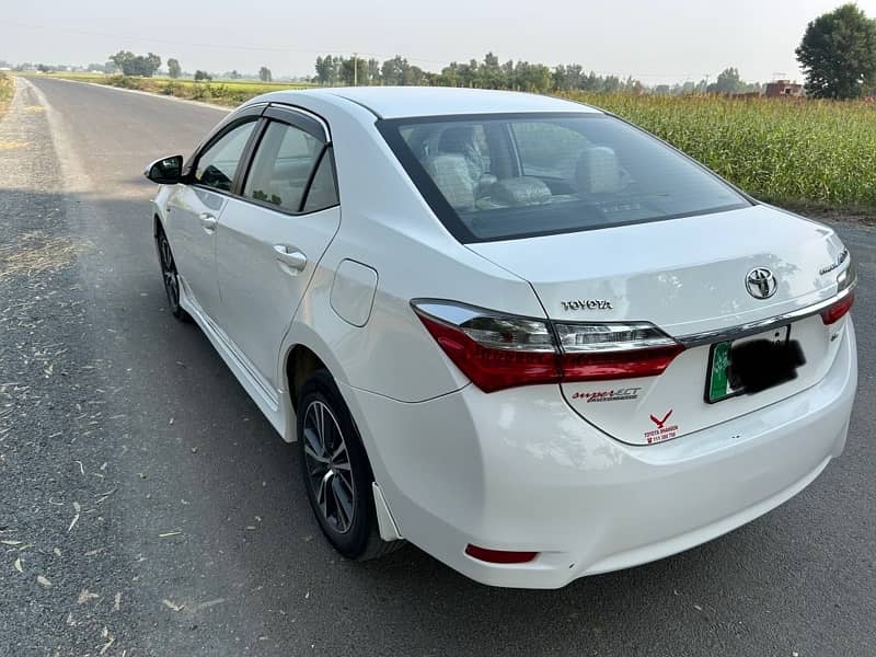 Toyota Corolla Altis 2019 super white 5